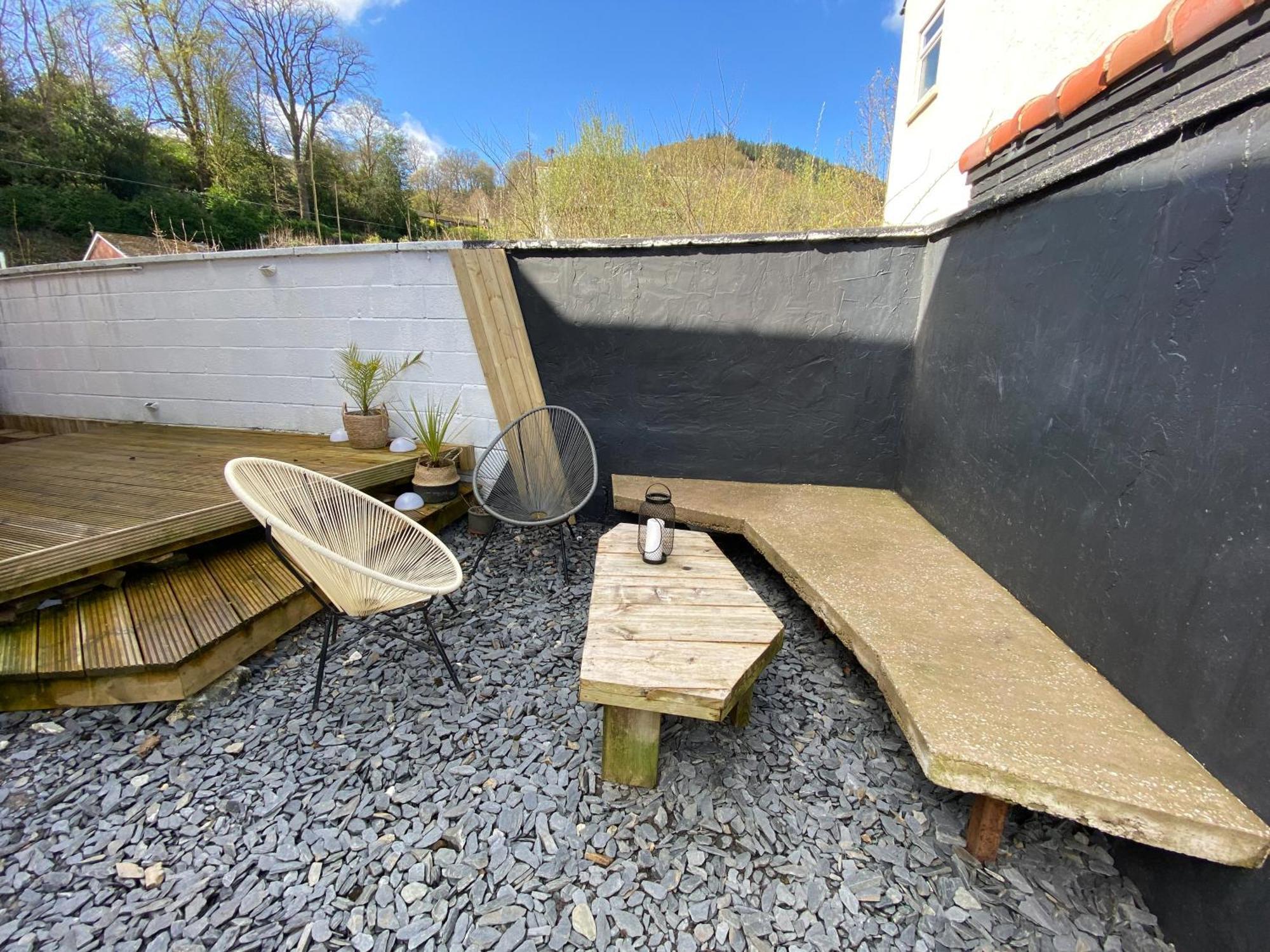 Fern Studio 1 Bedroom Apartment Llangollen Bagian luar foto