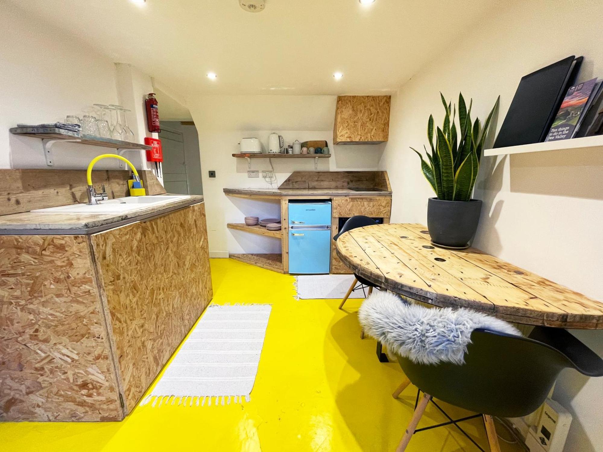 Fern Studio 1 Bedroom Apartment Llangollen Bagian luar foto