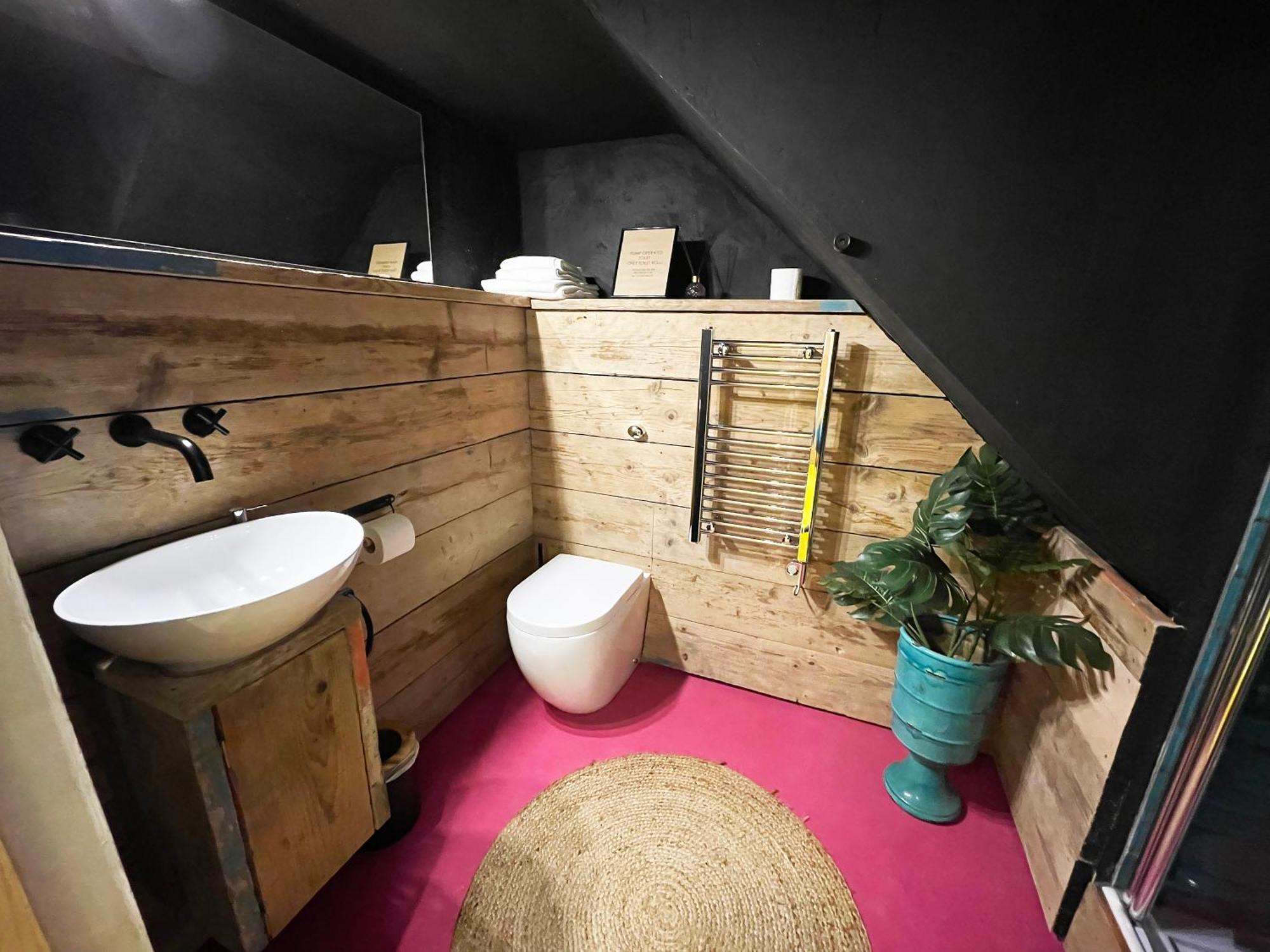 Fern Studio 1 Bedroom Apartment Llangollen Bagian luar foto